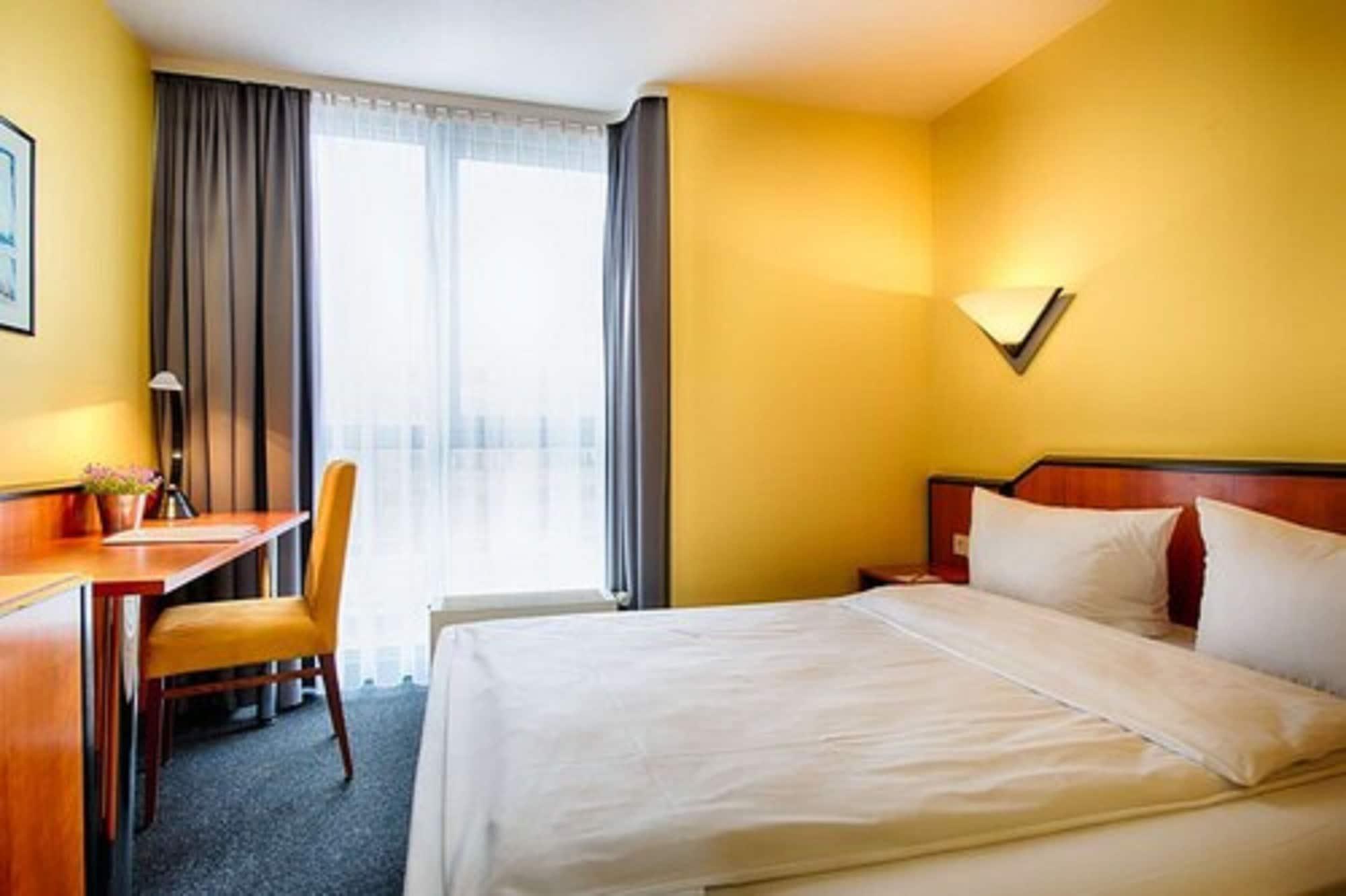 Achat Hotel Stuttgart Airport Messe מראה חיצוני תמונה
